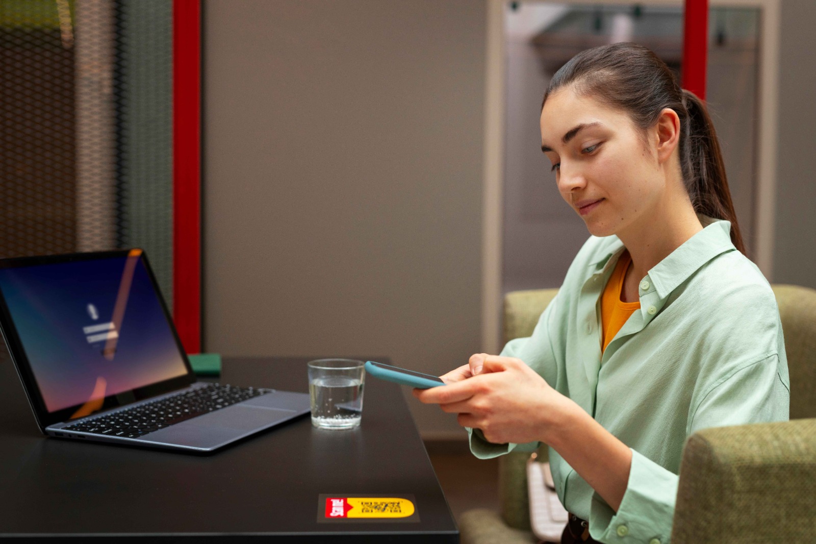 How To Convert a Visitor Visa To Work Permit In Canada